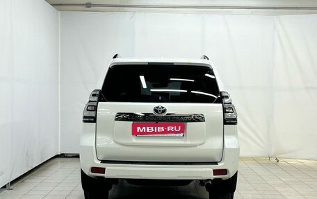 Toyota Land Cruiser Prado 150 рестайлинг 2, 2020 год, 7 080 000 рублей, 6 фотография