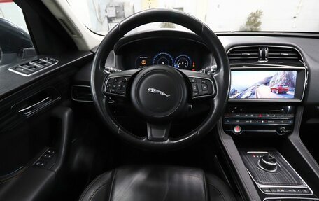 Jaguar F-Pace, 2016 год, 2 945 000 рублей, 23 фотография