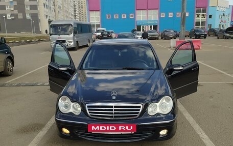 Mercedes-Benz C-Класс, 2005 год, 670 000 рублей, 2 фотография