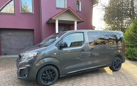 Peugeot Traveller I, 2018 год, 2 920 000 рублей, 3 фотография