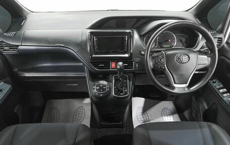 Toyota Voxy III, 2016 год, 2 299 000 рублей, 12 фотография