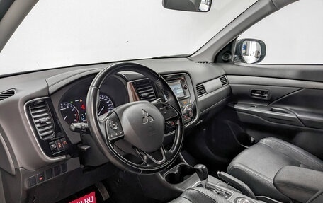 Mitsubishi Outlander III рестайлинг 3, 2015 год, 1 980 000 рублей, 16 фотография