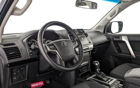 Toyota Land Cruiser Prado 150 рестайлинг 2, 2022 год, 7 695 000 рублей, 6 фотография