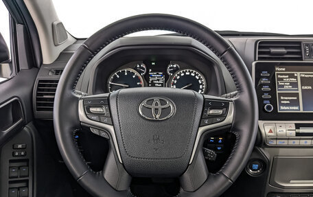 Toyota Land Cruiser Prado 150 рестайлинг 2, 2022 год, 7 695 000 рублей, 9 фотография