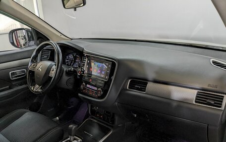 Mitsubishi Outlander III рестайлинг 3, 2017 год, 1 990 000 рублей, 5 фотография
