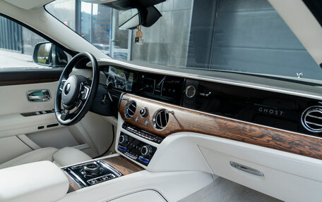 Rolls-Royce Ghost Series II рестайлинг, 2021 год, 40 000 000 рублей, 16 фотография