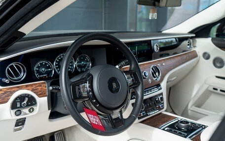 Rolls-Royce Ghost Series II рестайлинг, 2021 год, 40 000 000 рублей, 10 фотография