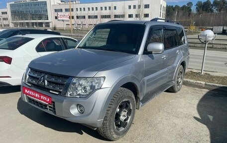 Mitsubishi Pajero IV, 2011 год, 2 290 000 рублей, 2 фотография