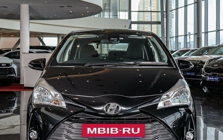 Toyota Vitz, 2018 год, 1 079 000 рублей, 2 фотография