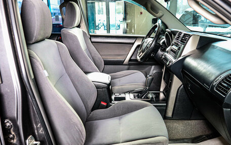 Toyota Land Cruiser Prado 150 рестайлинг 2, 2013 год, 2 989 000 рублей, 13 фотография