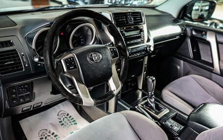 Toyota Land Cruiser Prado 150 рестайлинг 2, 2013 год, 2 989 000 рублей, 8 фотография