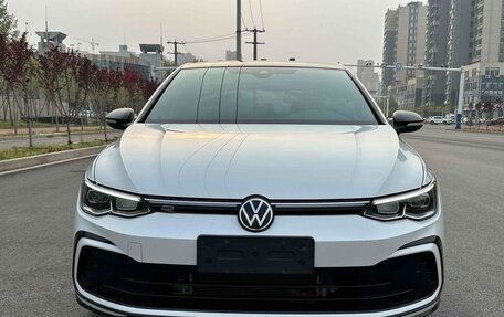 Volkswagen Golf VIII, 2021 год, 2 409 000 рублей, 2 фотография