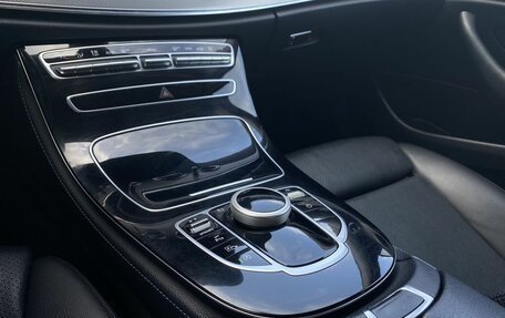 Mercedes-Benz E-Класс, 2018 год, 3 599 000 рублей, 19 фотография