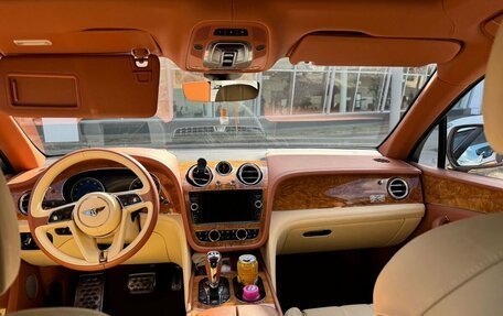 Bentley Bentayga I, 2016 год, 13 500 000 рублей, 15 фотография