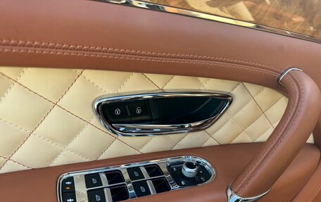 Bentley Bentayga I, 2016 год, 13 500 000 рублей, 17 фотография