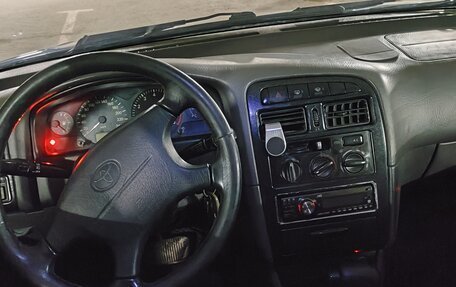 Toyota Avensis III рестайлинг, 1998 год, 400 000 рублей, 6 фотография