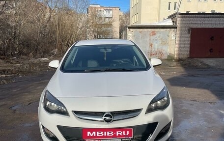 Opel Astra J, 2013 год, 690 000 рублей, 2 фотография