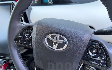 Toyota Prius IV XW50, 2018 год, 2 250 000 рублей, 16 фотография