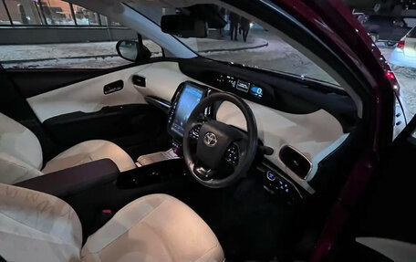 Toyota Prius IV XW50, 2018 год, 2 250 000 рублей, 20 фотография