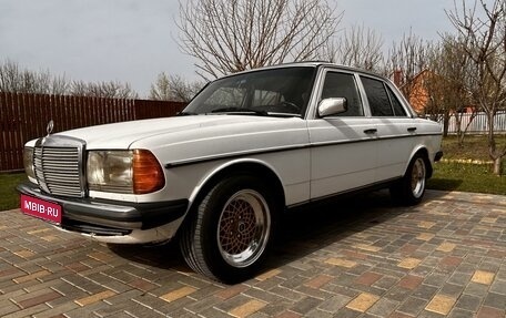Mercedes-Benz W123, 1985 год, 399 000 рублей, 1 фотография