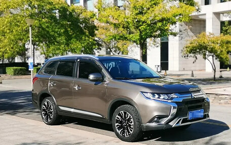 Mitsubishi Outlander III рестайлинг 3, 2020 год, 2 239 000 рублей, 3 фотография