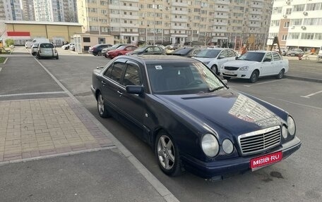 Mercedes-Benz E-Класс, 1996 год, 285 000 рублей, 1 фотография
