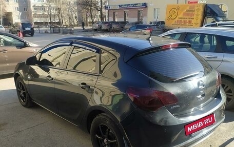 Opel Astra J, 2013 год, 730 000 рублей, 2 фотография
