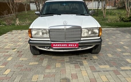 Mercedes-Benz W123, 1985 год, 399 000 рублей, 3 фотография