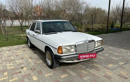 Mercedes-Benz W123, 1985 год, 399 000 рублей, 2 фотография