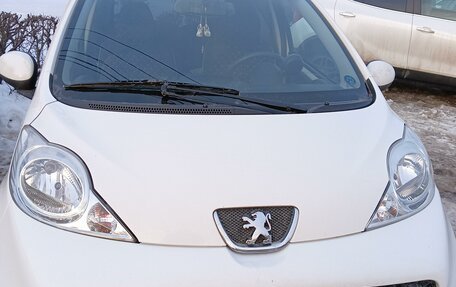 Peugeot 107 I рестайлинг, 2011 год, 580 000 рублей, 3 фотография