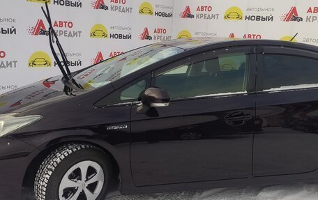 Toyota Prius, 2013 год, 1 660 000 рублей, 3 фотография