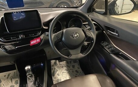 Toyota C-HR I рестайлинг, 2017 год, 2 599 999 рублей, 13 фотография