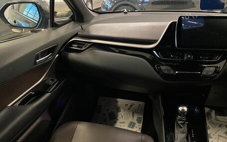 Toyota C-HR I рестайлинг, 2017 год, 2 599 999 рублей, 12 фотография