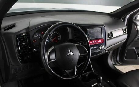 Mitsubishi Outlander III рестайлинг 3, 2012 год, 1 389 999 рублей, 5 фотография