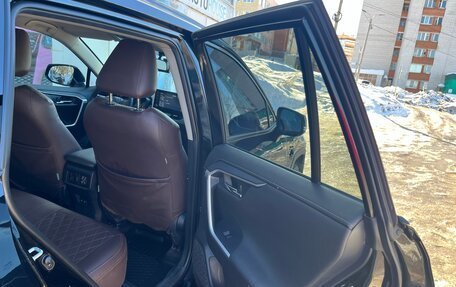 Toyota RAV4, 2019 год, 3 150 000 рублей, 5 фотография