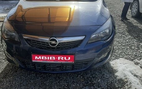 Opel Astra J, 2010 год, 750 000 рублей, 1 фотография