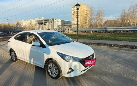 Hyundai Solaris II рестайлинг, 2021 год, 1 350 000 рублей, 2 фотография