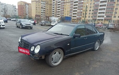 Mercedes-Benz E-Класс, 1996 год, 390 000 рублей, 3 фотография