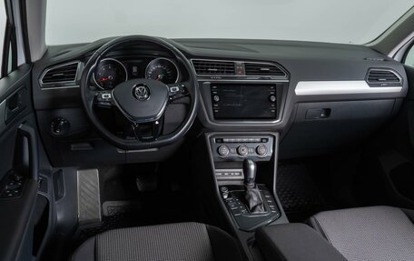 Volkswagen Tiguan II, 2020 год, 2 844 000 рублей, 6 фотография