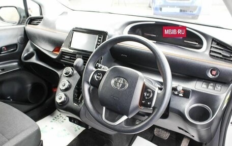 Toyota Sienta II, 2018 год, 1 699 000 рублей, 8 фотография