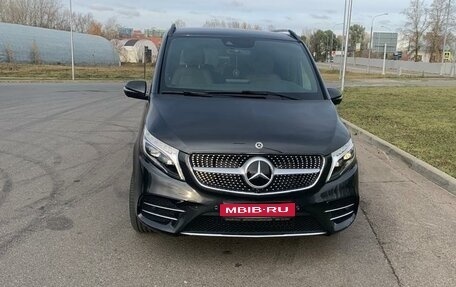 Mercedes-Benz V-Класс, 2019 год, 11 325 000 рублей, 1 фотография
