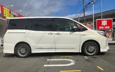 Toyota Noah III, 2019 год, 1 800 022 рублей, 4 фотография