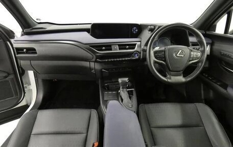 Lexus UX I, 2020 год, 3 050 000 рублей, 5 фотография