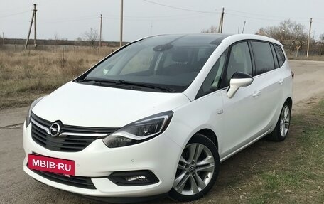 Opel Zafira C рестайлинг, 2019 год, 2 490 000 рублей, 5 фотография