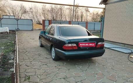 Mercedes-Benz E-Класс, 1996 год, 470 000 рублей, 4 фотография