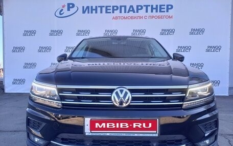 Volkswagen Tiguan II, 2018 год, 2 832 000 рублей, 2 фотография