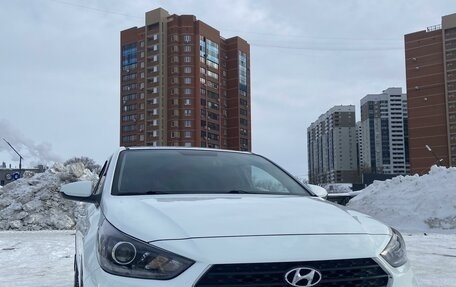 Hyundai Solaris II рестайлинг, 2019 год, 1 750 000 рублей, 1 фотография