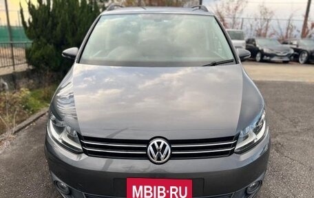 Volkswagen Touran III, 2013 год, 798 000 рублей, 3 фотография