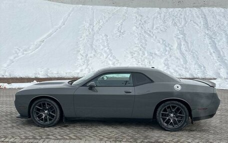 Dodge Challenger III рестайлинг 2, 2018 год, 3 300 000 рублей, 1 фотография