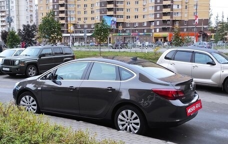 Opel Astra J, 2014 год, 990 000 рублей, 2 фотография